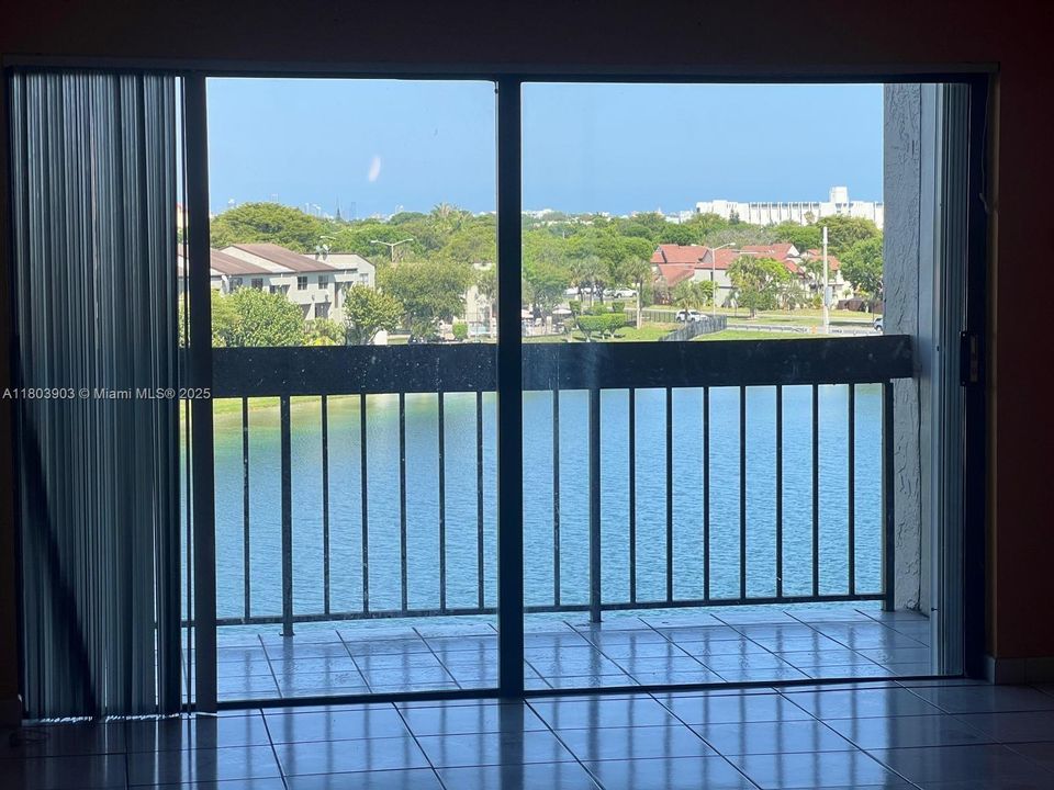 Recently Sold: $269,000 (2 beds, 2 baths, 1064 Square Feet)