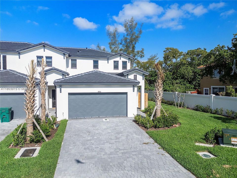 Recientemente alquilado: $4,200 (3 camas, 2 baños, 1854 Pies cuadrados)