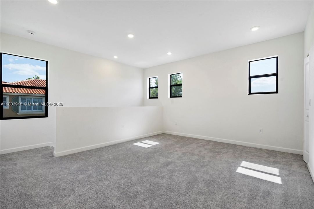 Recientemente alquilado: $4,200 (3 camas, 2 baños, 1854 Pies cuadrados)