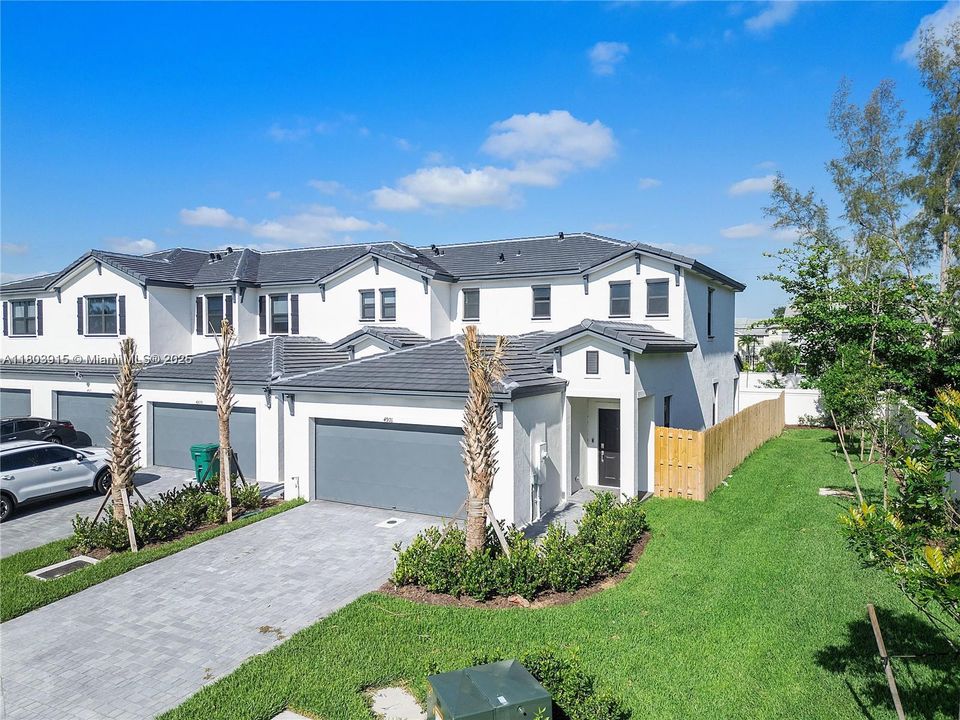 Recientemente alquilado: $4,200 (3 camas, 2 baños, 1854 Pies cuadrados)