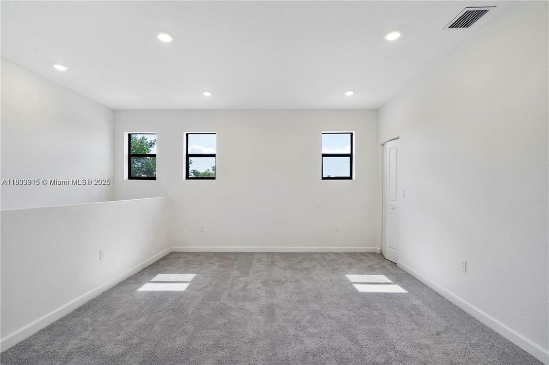 Recientemente alquilado: $4,200 (3 camas, 2 baños, 1854 Pies cuadrados)