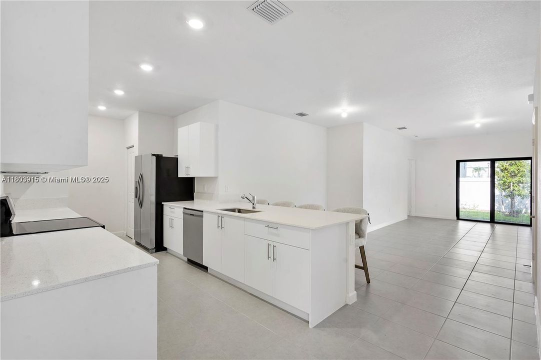 Recientemente alquilado: $4,200 (3 camas, 2 baños, 1854 Pies cuadrados)