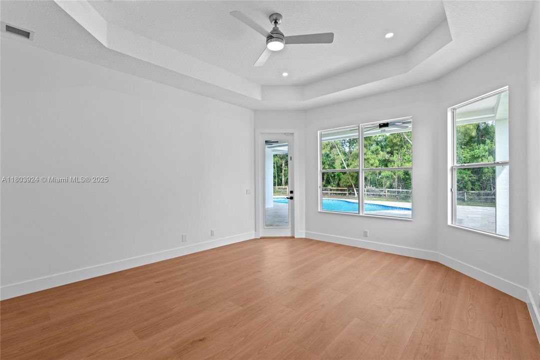 Recently Sold: $870,000 (4 beds, 3 baths, 2405 Square Feet)