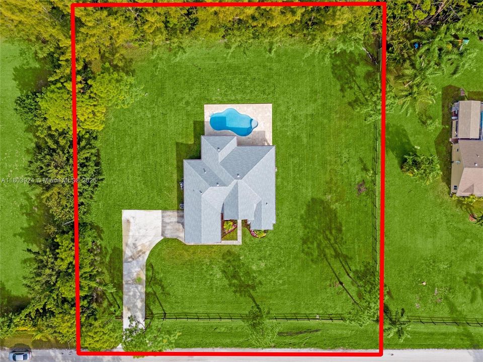 Recently Sold: $870,000 (4 beds, 3 baths, 2405 Square Feet)