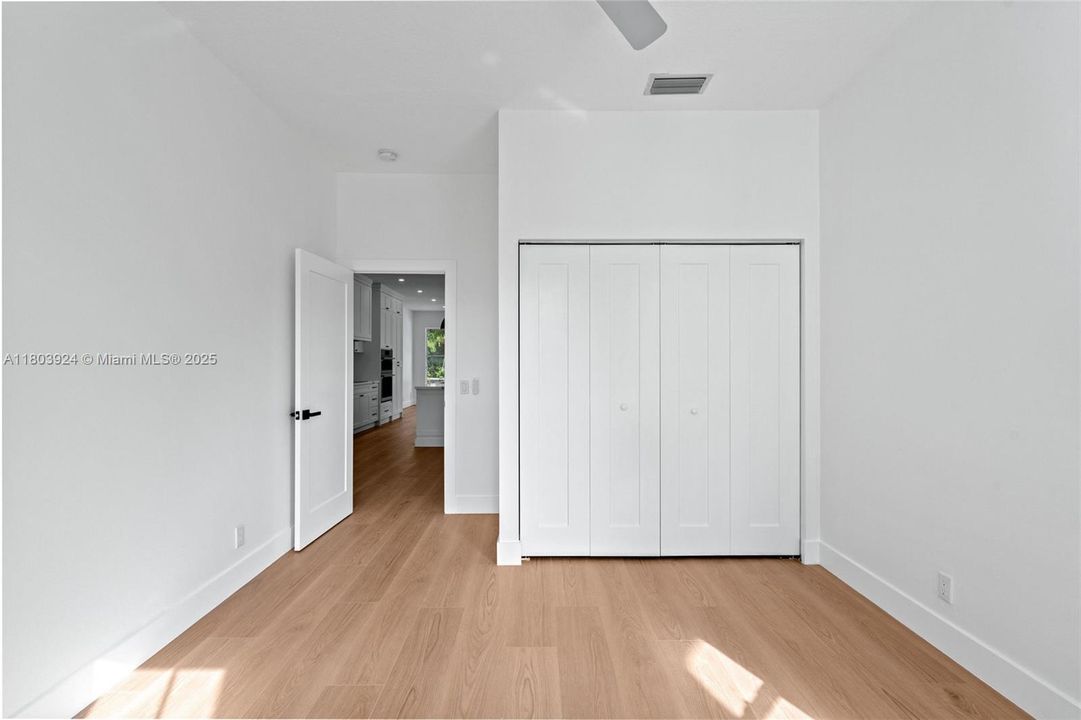 Recently Sold: $870,000 (4 beds, 3 baths, 2405 Square Feet)