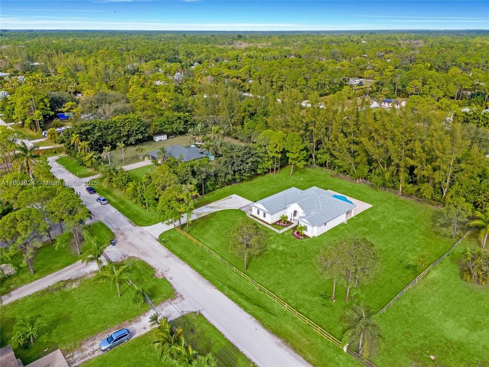 Recently Sold: $870,000 (4 beds, 3 baths, 2405 Square Feet)