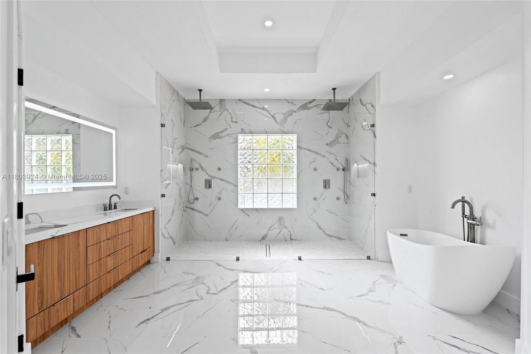 Recently Sold: $870,000 (4 beds, 3 baths, 2405 Square Feet)