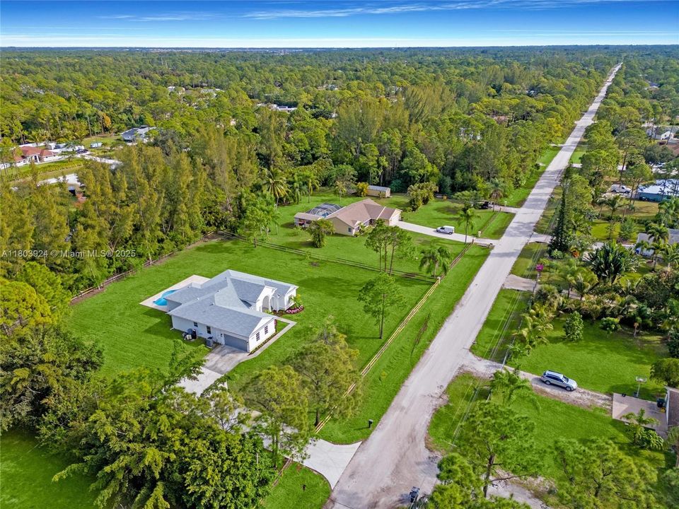 Recently Sold: $870,000 (4 beds, 3 baths, 2405 Square Feet)