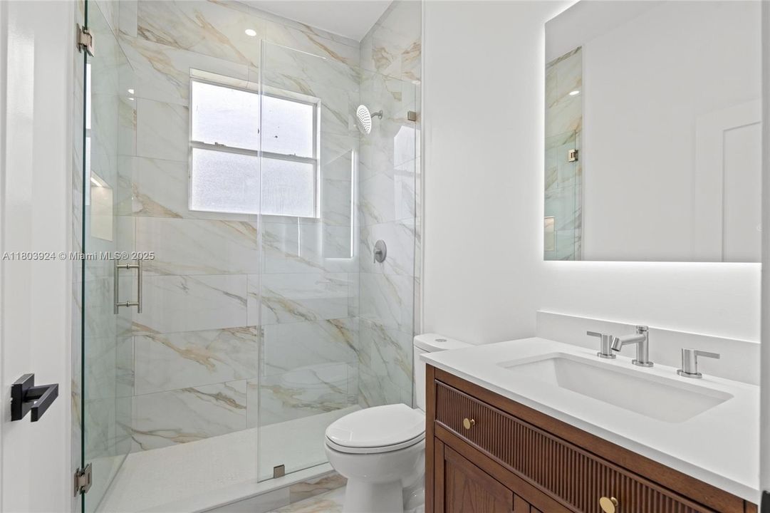 Recently Sold: $870,000 (4 beds, 3 baths, 2405 Square Feet)