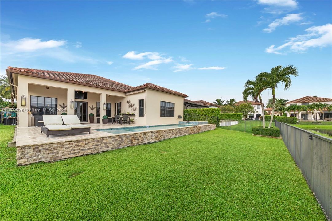 Recently Rented: $8,500 (4 beds, 3 baths, 2860 Square Feet)