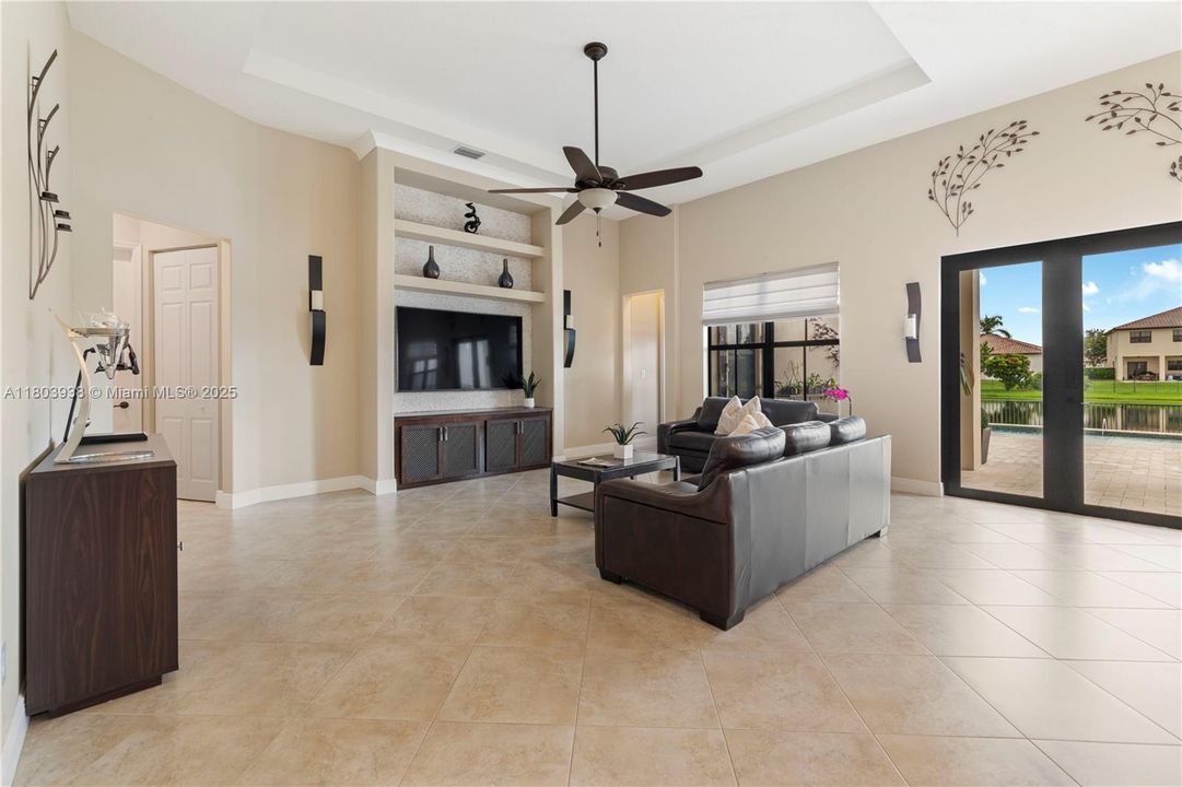 Recently Rented: $8,500 (4 beds, 3 baths, 2860 Square Feet)