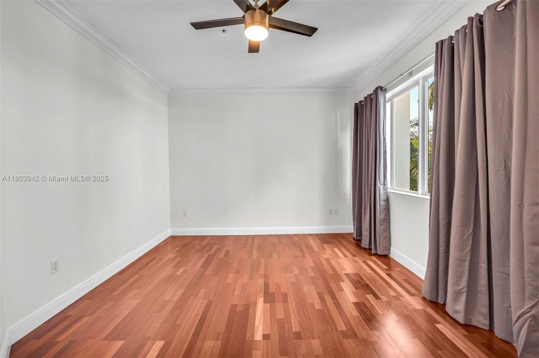 Recently Rented: $4,500 (3 beds, 3 baths, 1586 Square Feet)