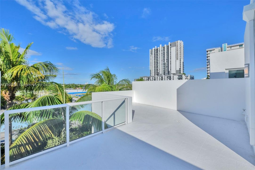 Recently Rented: $4,500 (3 beds, 3 baths, 1586 Square Feet)