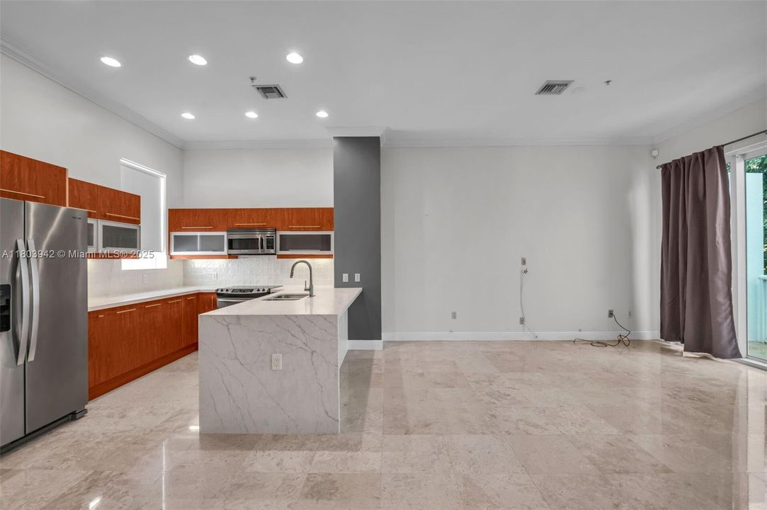 Recently Rented: $4,500 (3 beds, 3 baths, 1586 Square Feet)