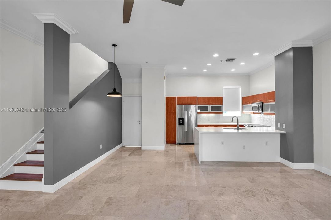 Recently Rented: $4,500 (3 beds, 3 baths, 1586 Square Feet)