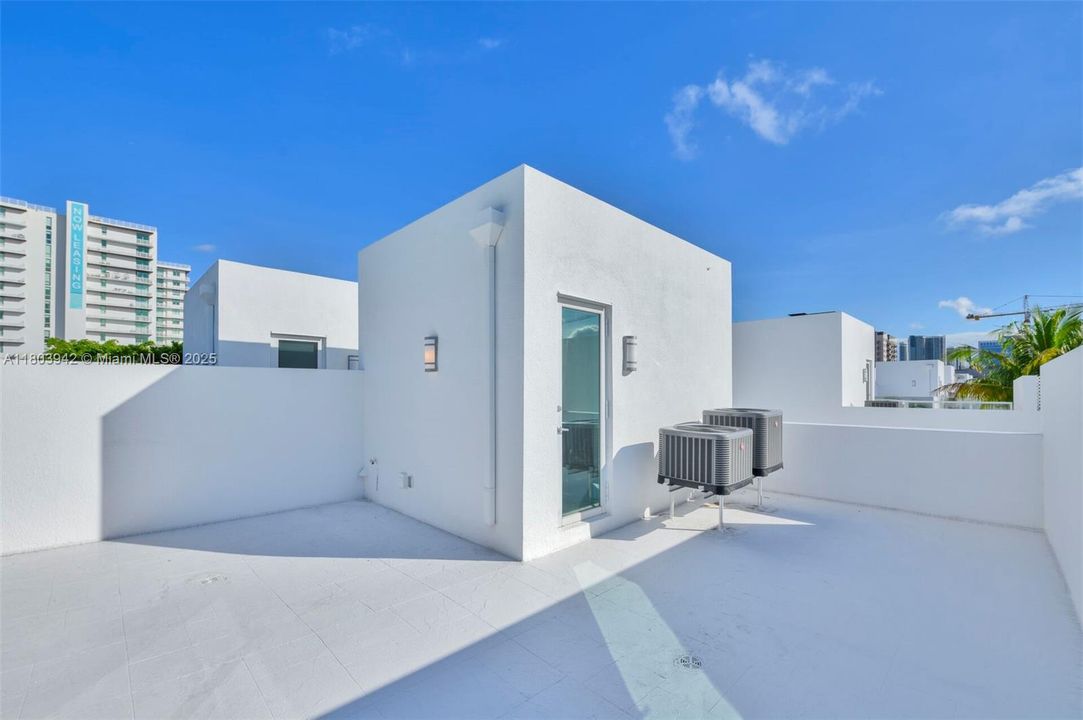 Recently Rented: $4,500 (3 beds, 3 baths, 1586 Square Feet)