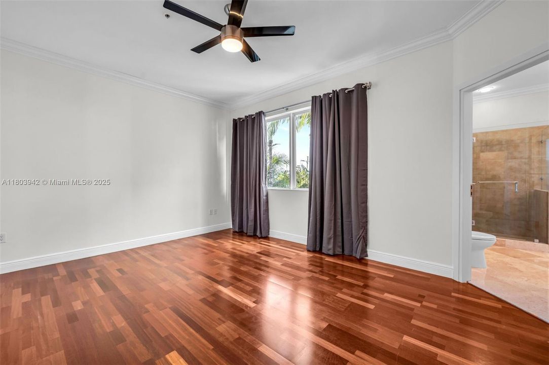 Recently Rented: $4,500 (3 beds, 3 baths, 1586 Square Feet)