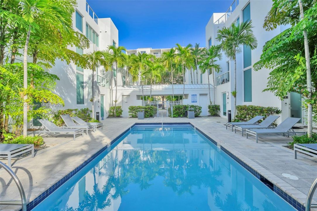 Recently Rented: $4,500 (3 beds, 3 baths, 1586 Square Feet)