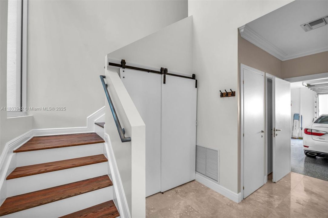 Recently Rented: $4,500 (3 beds, 3 baths, 1586 Square Feet)