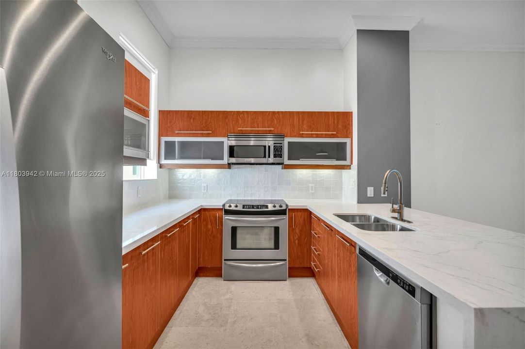 Recently Rented: $4,500 (3 beds, 3 baths, 1586 Square Feet)