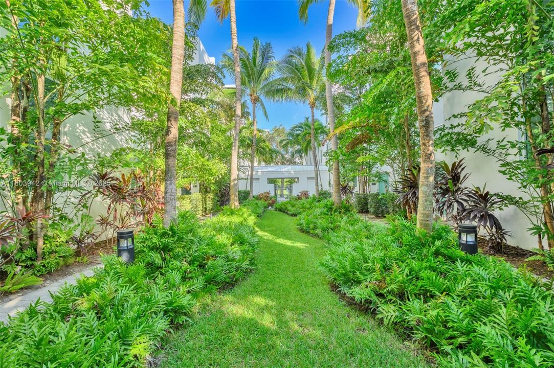 Recently Rented: $4,500 (3 beds, 3 baths, 1586 Square Feet)