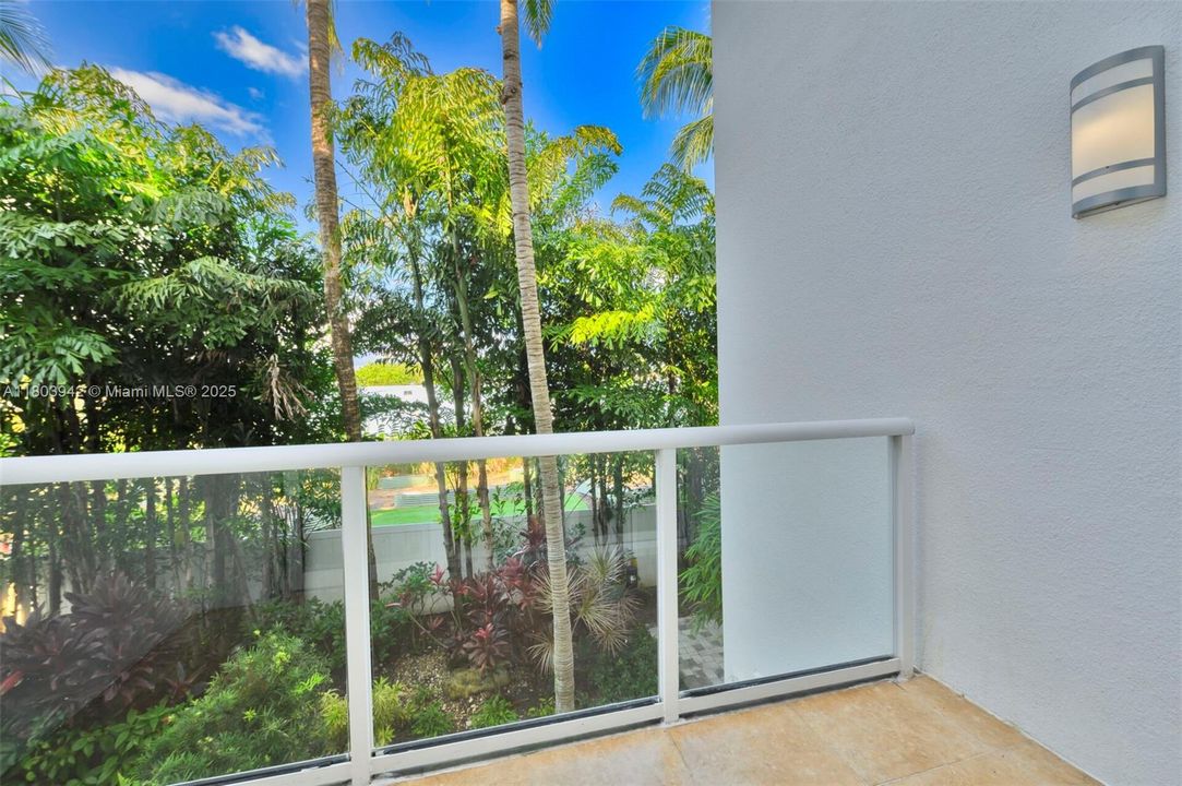 Recently Rented: $4,500 (3 beds, 3 baths, 1586 Square Feet)