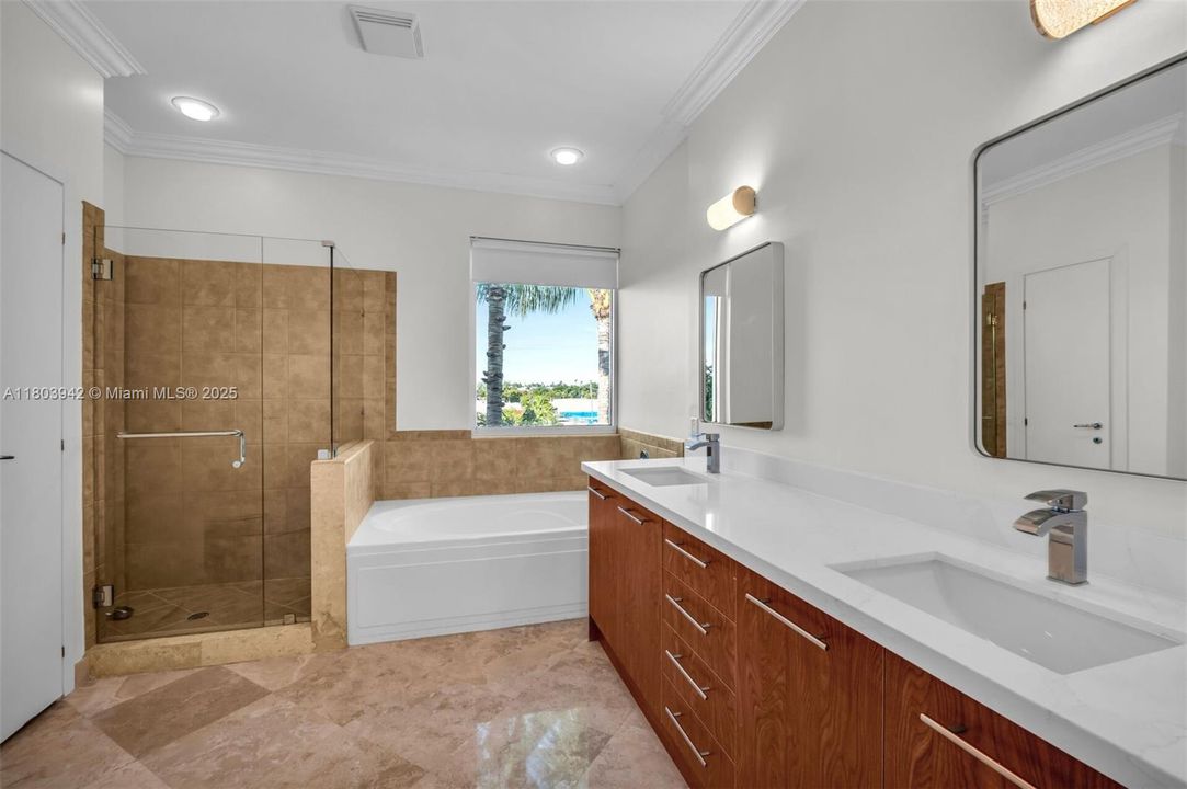 Recently Rented: $4,500 (3 beds, 3 baths, 1586 Square Feet)