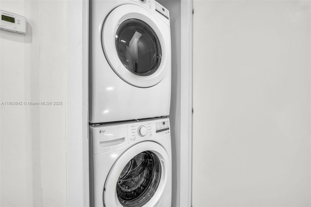 Recently Rented: $4,500 (3 beds, 3 baths, 1586 Square Feet)