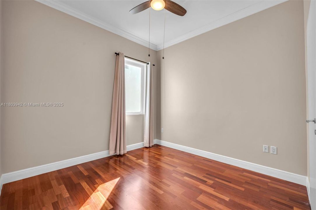 Recently Rented: $4,500 (3 beds, 3 baths, 1586 Square Feet)