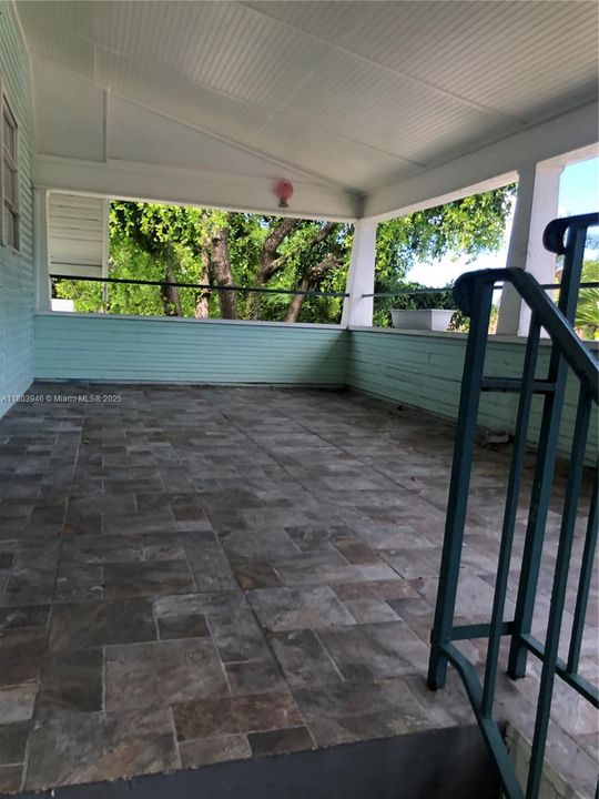 合同活跃: $1,350 (1 贝兹, 1 浴室, 0 平方英尺)