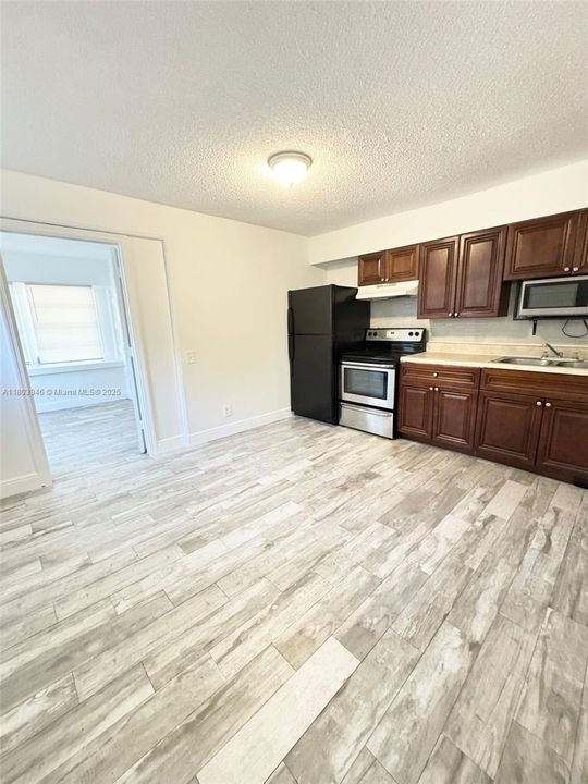 合同活跃: $1,350 (1 贝兹, 1 浴室, 0 平方英尺)