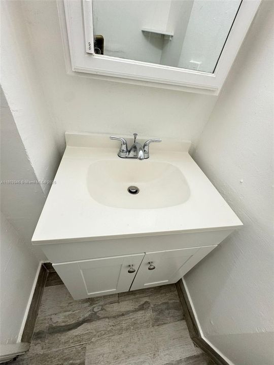 合同活跃: $1,350 (1 贝兹, 1 浴室, 0 平方英尺)