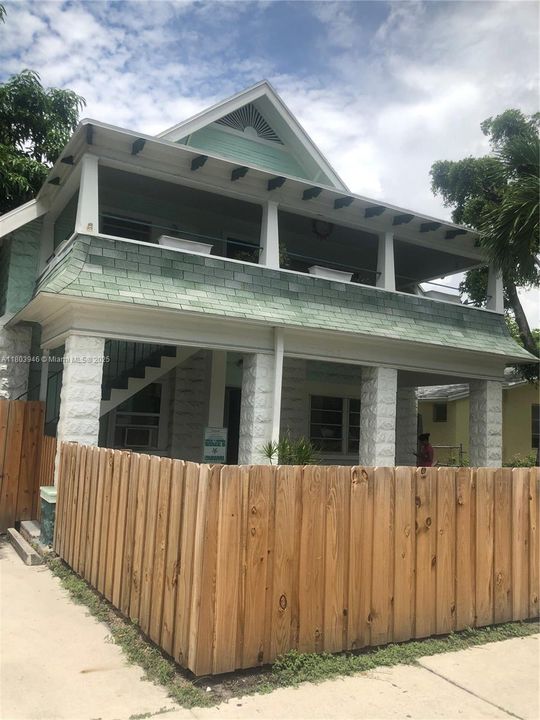 合同活跃: $1,350 (1 贝兹, 1 浴室, 0 平方英尺)