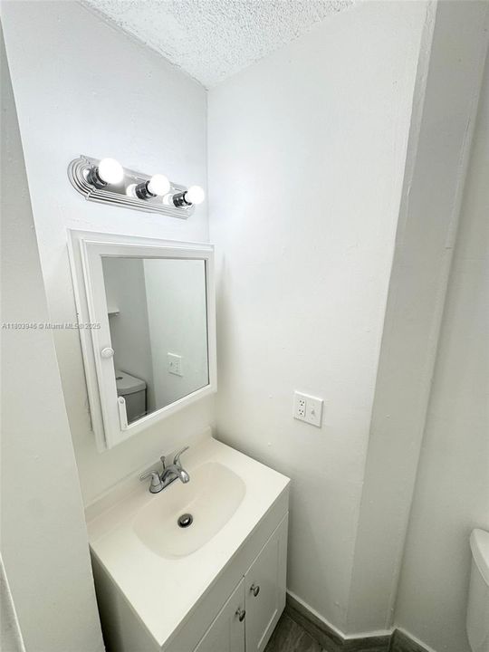 合同活跃: $1,350 (1 贝兹, 1 浴室, 0 平方英尺)