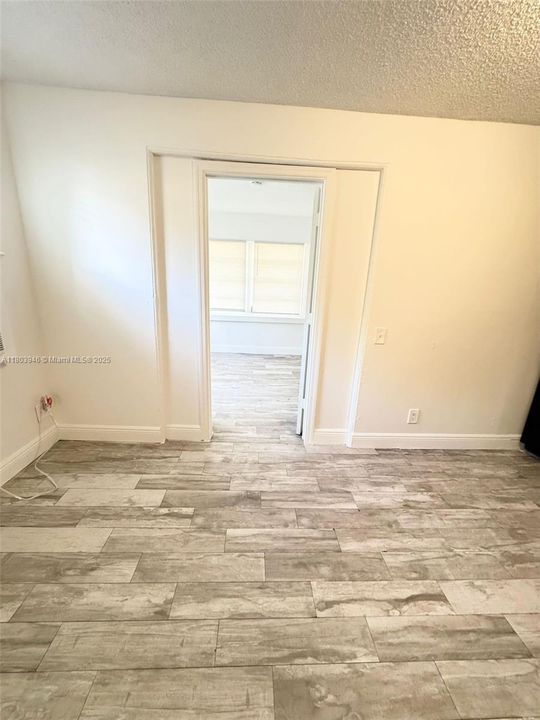 合同活跃: $1,350 (1 贝兹, 1 浴室, 0 平方英尺)