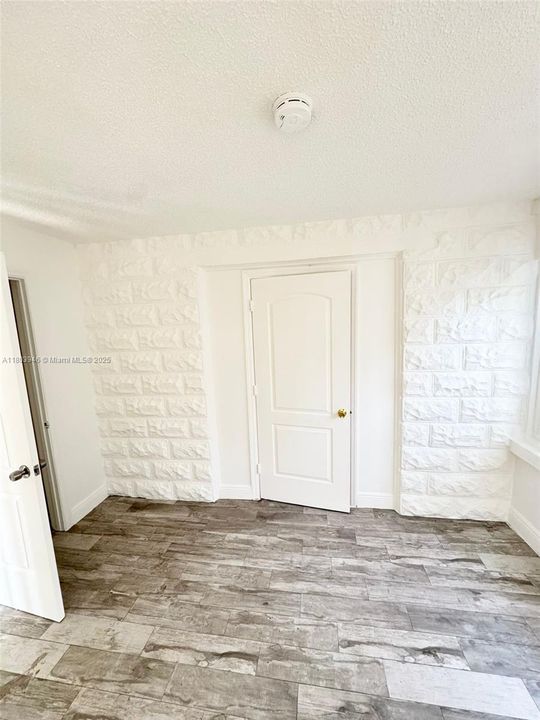 合同活跃: $1,350 (1 贝兹, 1 浴室, 0 平方英尺)