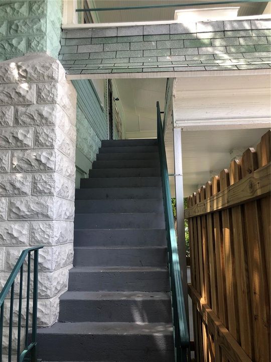 合同活跃: $1,350 (1 贝兹, 1 浴室, 0 平方英尺)