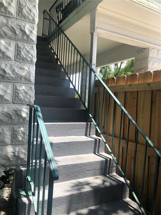 合同活跃: $1,350 (1 贝兹, 1 浴室, 0 平方英尺)