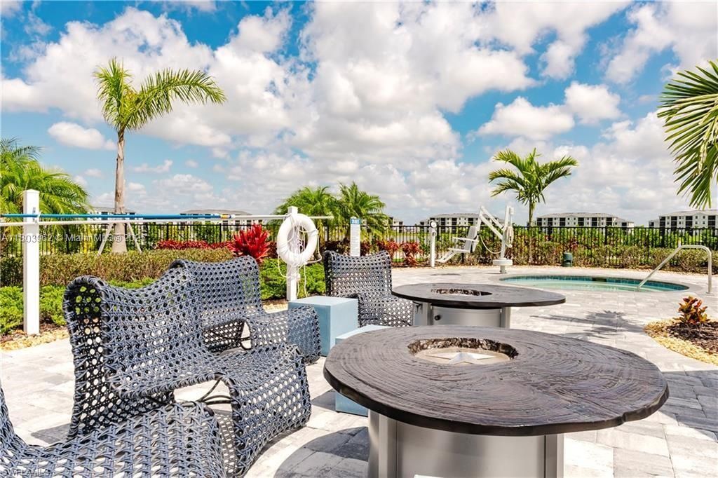 Vendido Recientemente: $345,000 (3 camas, 2 baños, 0 Pies cuadrados)