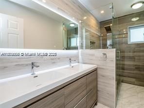 Recently Rented: $7,500 (4 beds, 3 baths, 3052 Square Feet)