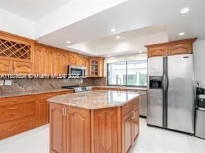 Recently Rented: $7,500 (4 beds, 3 baths, 3052 Square Feet)