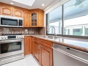 Recently Rented: $7,500 (4 beds, 3 baths, 3052 Square Feet)