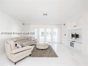 Recently Rented: $7,500 (4 beds, 3 baths, 3052 Square Feet)