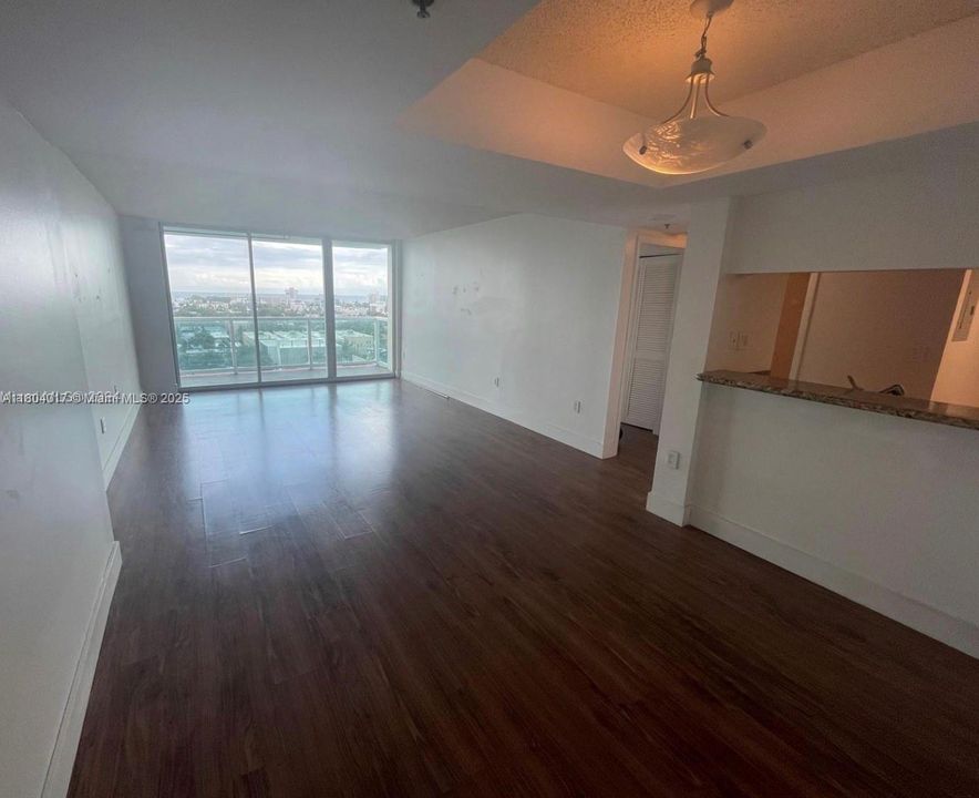 待售: $569,000 (1 贝兹, 1 浴室, 746 平方英尺)