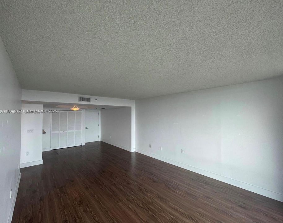 待售: $569,000 (1 贝兹, 1 浴室, 746 平方英尺)