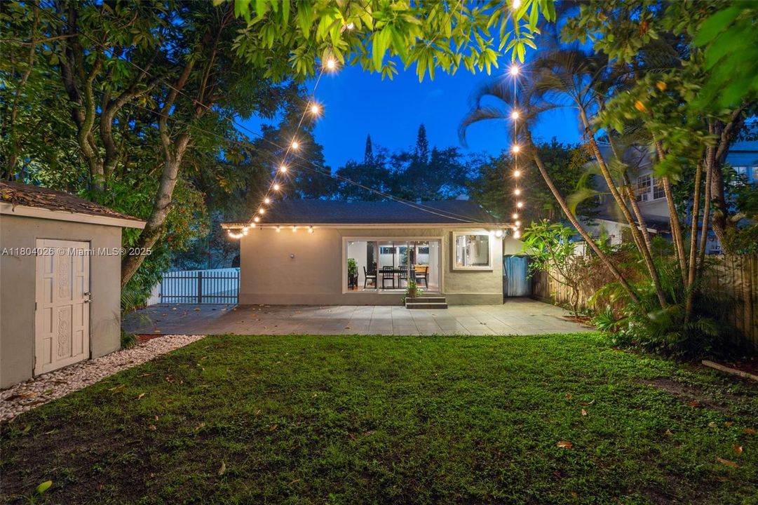 Recently Sold: $949,900 (2 beds, 2 baths, 1328 Square Feet)