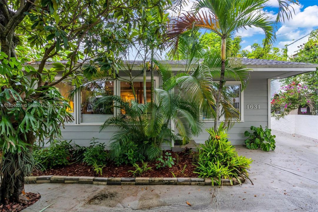 Recently Sold: $949,900 (2 beds, 2 baths, 1328 Square Feet)