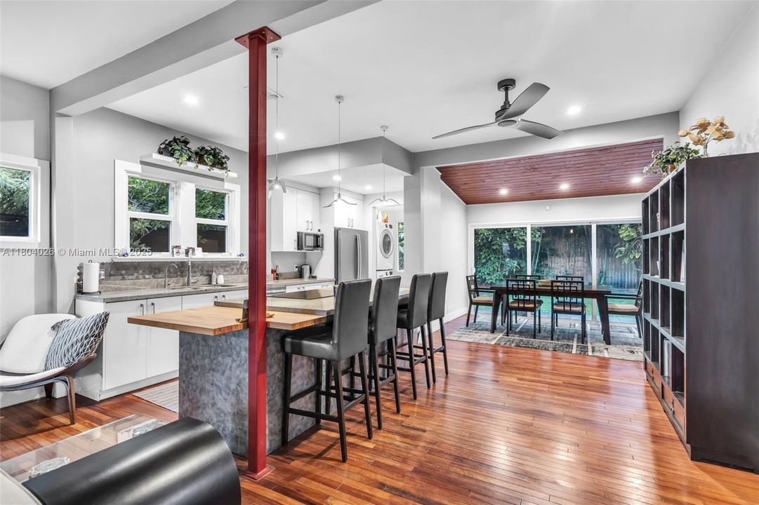 Recently Sold: $949,900 (2 beds, 2 baths, 1328 Square Feet)