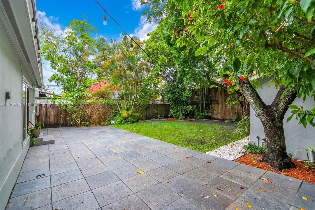 Recently Sold: $949,900 (2 beds, 2 baths, 1328 Square Feet)