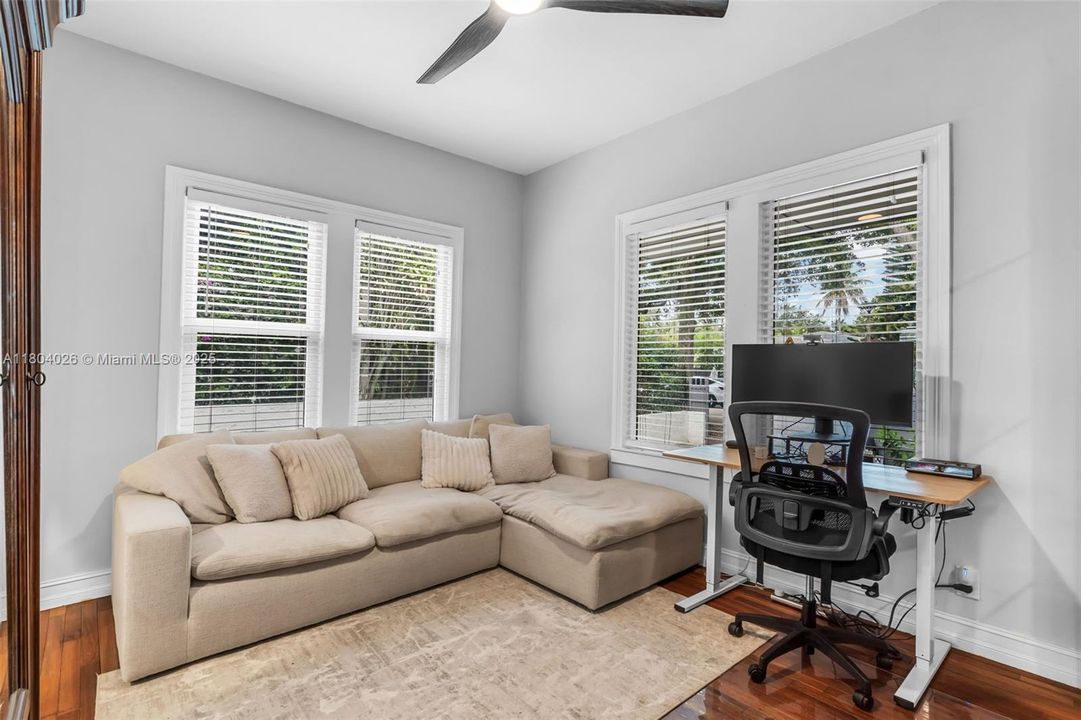 Recently Sold: $949,900 (2 beds, 2 baths, 1328 Square Feet)